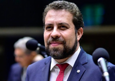 Boulos convoca manifestação por 'prisão para Bolsonaro' após ato em Copacabana