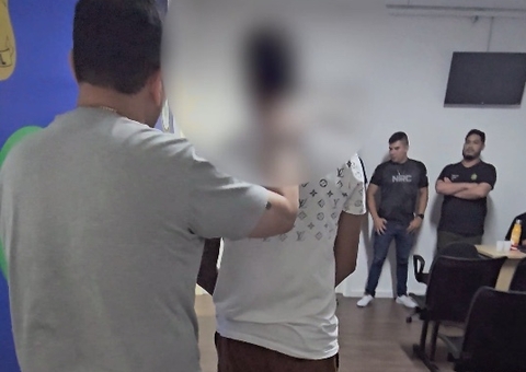Homem é preso ao tentar vender celular roubado em Manaus