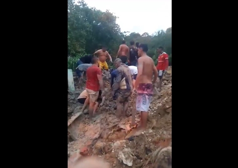 Moradores cavam ao tentar ajudar vítimas soterradas em Manaus; vídeo
