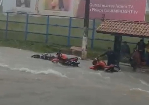 Chuva torrencial transforma avenidas de Manaus em rios; veja vídeo