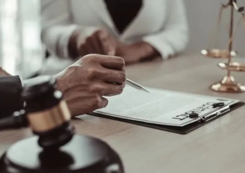 Justiça do Amazonas reconhece falha da Bemol por cobrança indevida, mas nega danos morais 