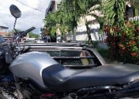 Foragido é flagrado passeando em moto roubada no Jorge Teixeira