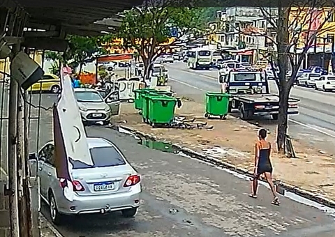 Vídeo mostra idoso jogando partes do corpo de barbeiro em lixeira; elas foram carbonizadas