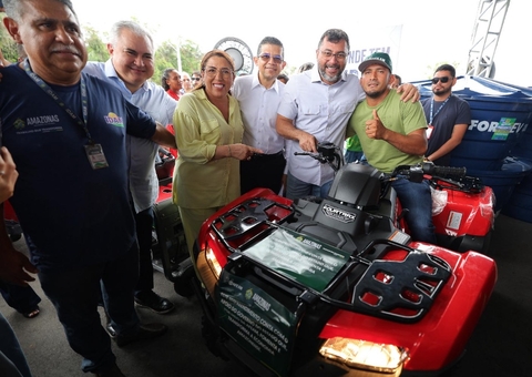 Wilson paga R$ 1,7 milhão a pescadores e lança editais para produção agrícola no Amazonas