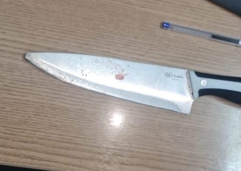 Homem é preso por esfaquear mulher dentro de barco em Parintins