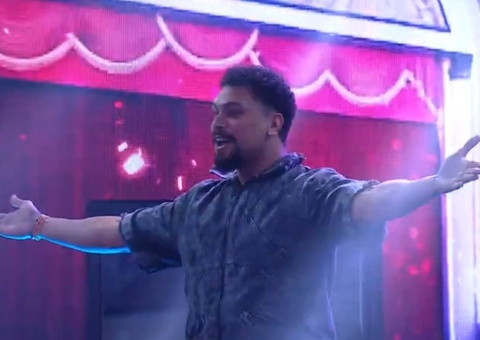 Vinícius completa desafio em duas horas e chega à festa ao som de Glória Groove