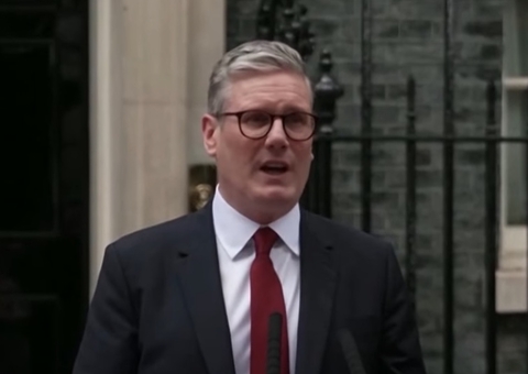 Primeiro-ministro do Reino Unido afirma que tarifas dos EUA são 'muito preocupantes'