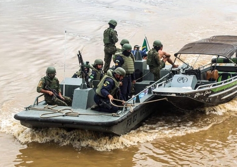 Dupla é presa com munições e arma de fogo irregular no Rio Madeira