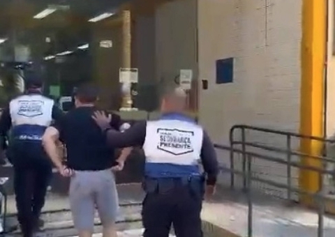 Administrador é preso sob suspeita de se masturbar na frente de escola infantil