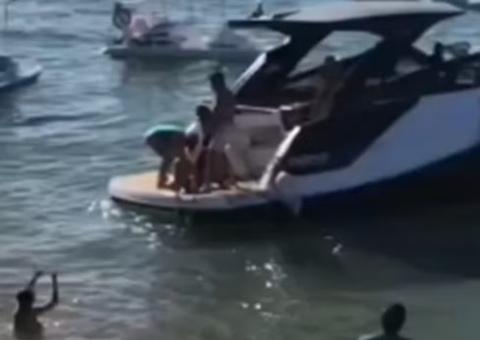 Menina de 5 anos morre após ser atingida por hélice de lancha em praia