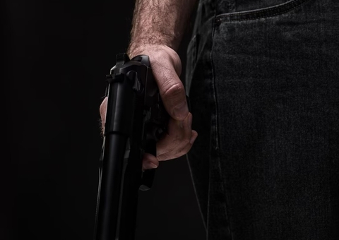 Jovem é baleado pelo próprio irmão durante briga no Petrópolis