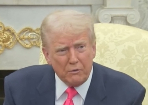 União Europeia diz que tem 'muitas cartas' para reagir a tarifaço de Trump