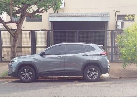 Criança de 3 anos morre após ser esquecida pela tia dentro de carro no interior de SP