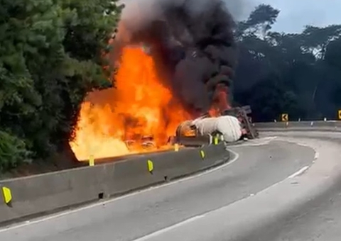 Vídeos mostram explosão de carreta e desespero das pessoas para escapar da morte