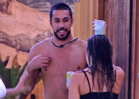 Expulso? Maike e Renata são chamados ao confessionário após episódio polêmico 