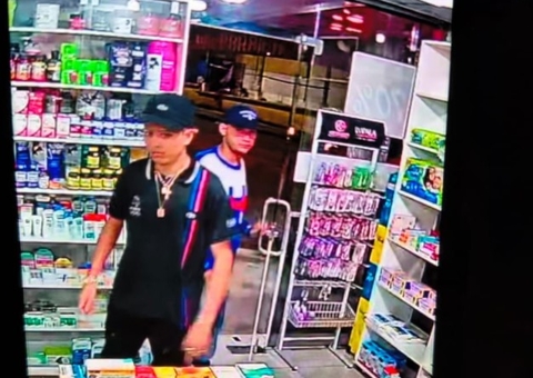 Dupla armada ameaça clientes e funcionários durante assalto a drogaria no Jorge Teixeira