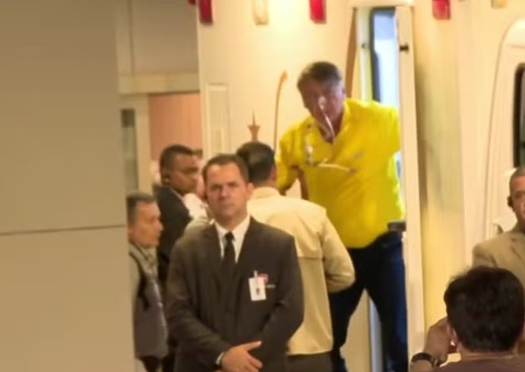 Michelle atualiza situação de Bolsonaro: 'cirurgia ainda não acabou'