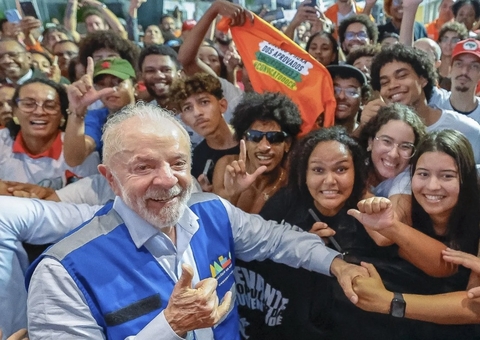 Elite do Brasil deveria 'se olhar no espelho e ter vergonha', diz Lula em evento sobre educação