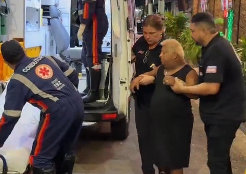 Patixa é socorrida pelo Samu após passar mal em bar de Manaus