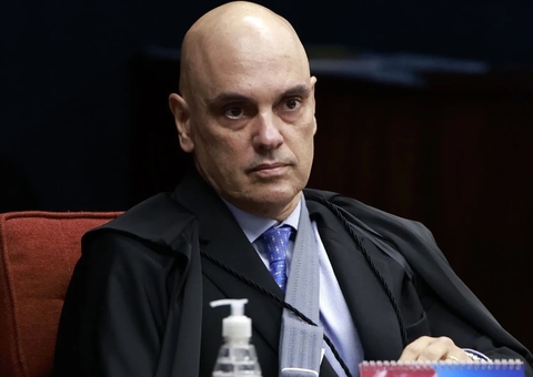 Após lesão, Moraes aparece de tipoia em julgamento do 'núcleo 2' no STF