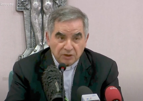 Cardeal que desviou recursos da Santa Sé afirma que estará no Conclave