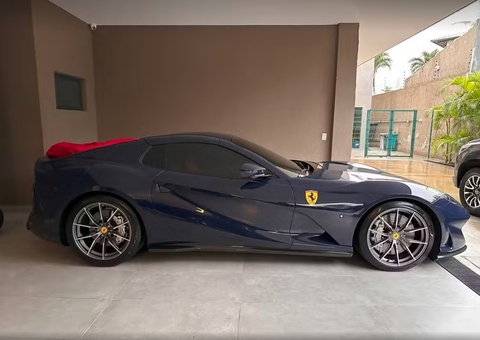 Fraude no INSS: PF apreendeu ferrari, relógios de luxo e dinheiro em espécie