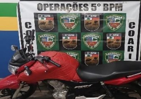 Dupla é presa enquanto tentava arremessar celular para preso em Coari