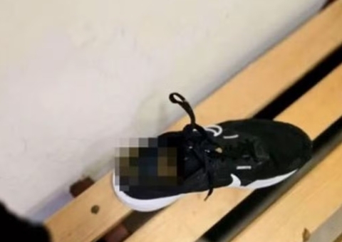 Jogo é interrompido após árbitro encontrar fezes em sua chuteira