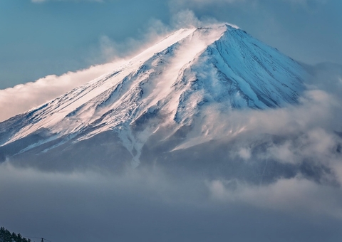 Turista é resgatado no Monte Fuji, volta ao local para procurar celular e precisa de novo socorro