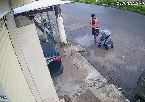 Vídeo mostra homem abandonando criança em carrinho de bebê em Manaus
