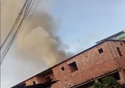 Quitinete pega fogo e assusta moradores no Alvorada