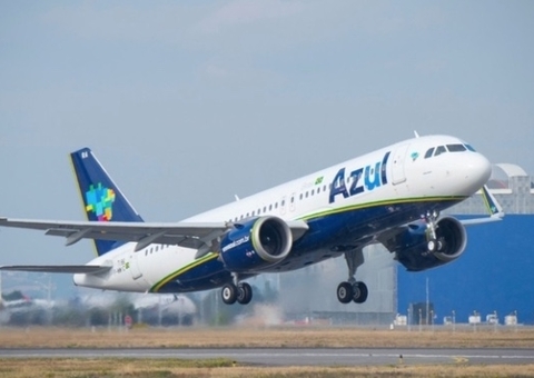 Azul deve indenizar passageira por atraso de 13 horas em voo no Amazonas