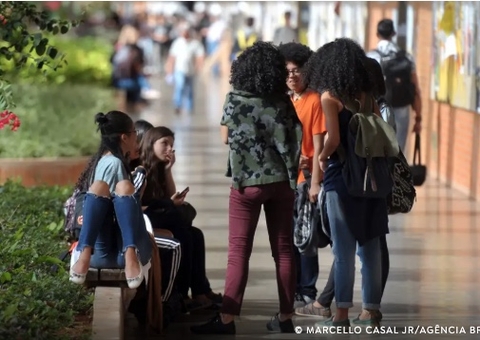 Bolsas para estudantes negros em STEM têm prazo de inscrição ampliado