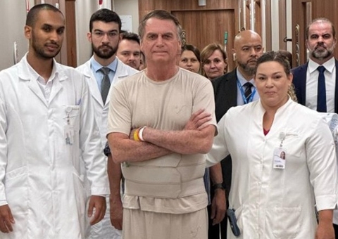 Bolsonaro anuncia que receberá alta hoje em Brasília