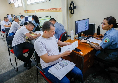 Aprovados em concurso da PM são convocados para entrega de documentos em Manaus