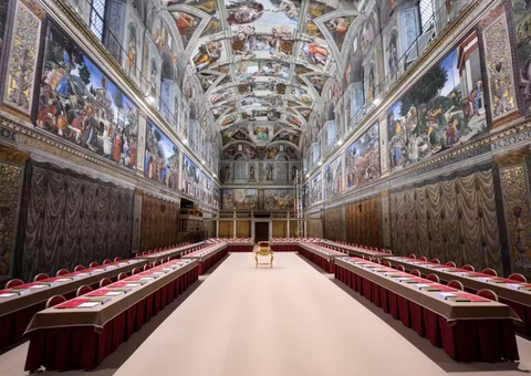 Vaticano divulga imagens da Capela Sistina pronta para o conclave; veja 
