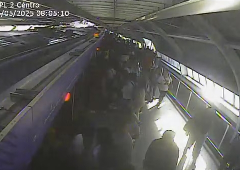 Vídeo mostra pânico após homem morrer prensado em metrô de SP