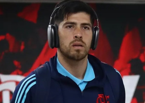 Goleiro Rossi, do Flamengo, tem carro crivado de tiros no Rio de Janeiro