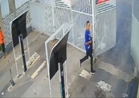 Vídeo mostra PM envolvido em agressão invadindo condomínio no Adrianópolis