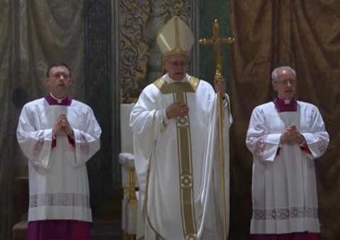 Papa Leão XIV celebra primeira missa e declara: "Que a Igreja seja farol" 