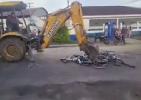 AO VIVO: Polícia destrói escapamentos de "rolezeiros" barulhentos em Eirunepé