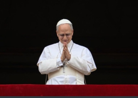 Papa Leão XIV faz oração no Vaticano e pede fim das guerras