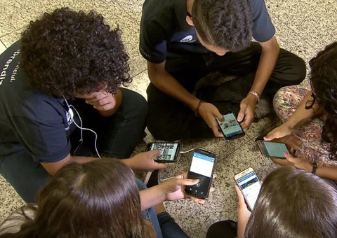 Adolescentes não têm apoio para lidar com redes sociais, diz pesquisa