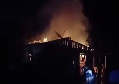 Casa de pastor é destruída em incêndio em Itacoatiara; família pede ajuda