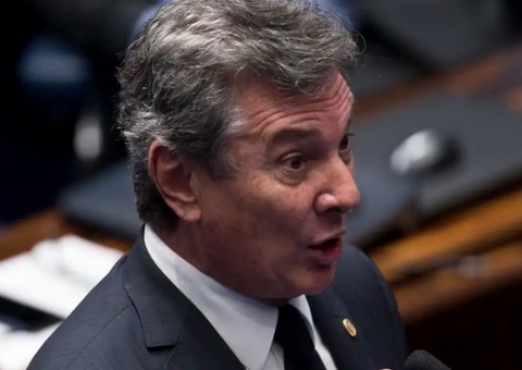 Collor tem passaporte diplomático suspenso e está proibido de deixar o Brasil