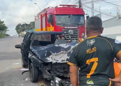 AO VIVO: Acidente entre carros deixa feridos no Santa Etelvina