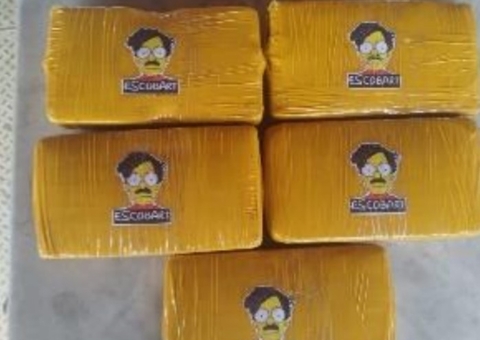 Homem é preso ao ser flagrado em vídeo escondendo cocaína em barco no Amazonas