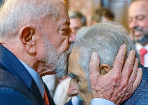 Lula embarca para o Uruguai para velório de Pepe Mujica