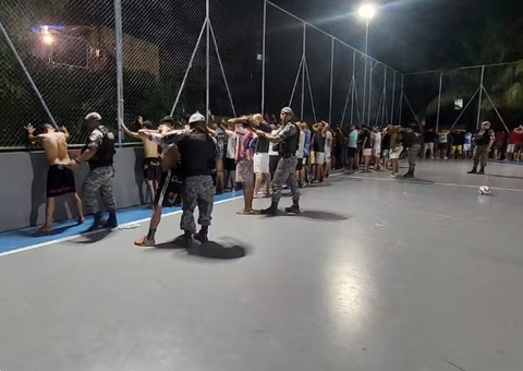 Futconha: PM interrompe torneio de futsal com maconha como prêmio em Manaus