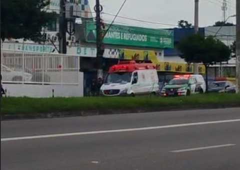 Motociclista fica ferido ao ser atropelado por carro na Av. Torquato Tapajós